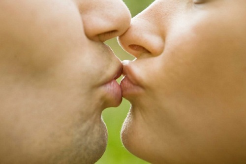 molte sono le malattie trasmesse con i baci