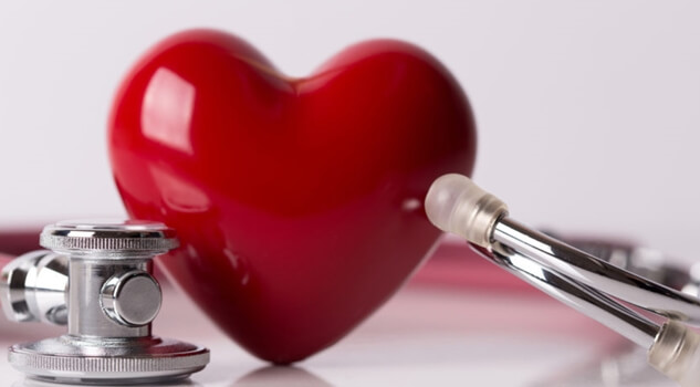 Cuore con stetoscopio