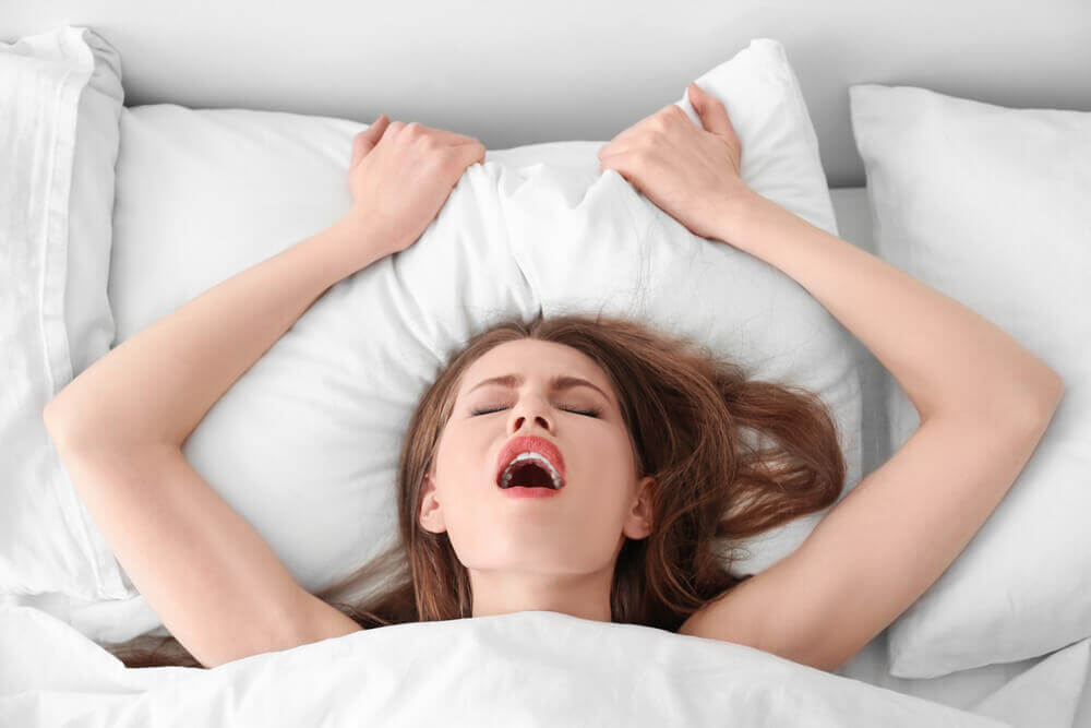 l'orgasmo è stato definito come una scarica esplosiva delle tensioni neuromuscolari in risposta a uno stimolo sessuale