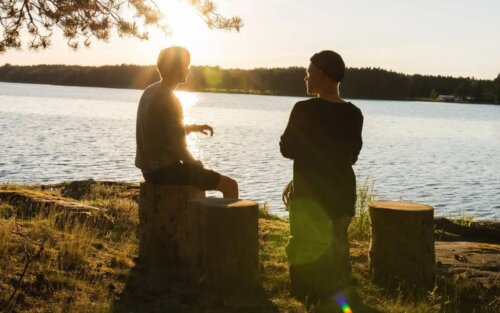 Giovani al tramonto.