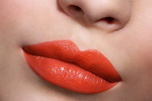 labbra con rossetto rosso