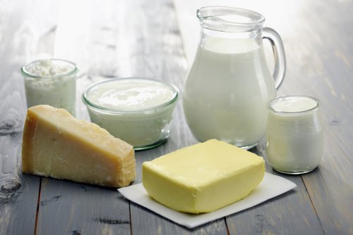 tra gli alimenti con alti livelli di colesterolo sono presenti i latticini interi