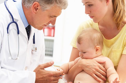 Pediatri sconsigliano di applicare Vicks VapoRub ai neonati