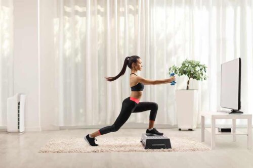 Rafforzare le ginocchia con lo step