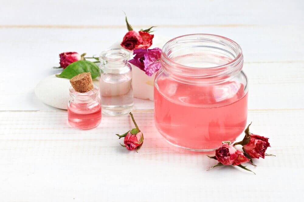 Tonico con acqua di rose