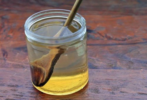 acque e miele sono un ottimo rimedio che accelera la guarigione dallulcera gastrica