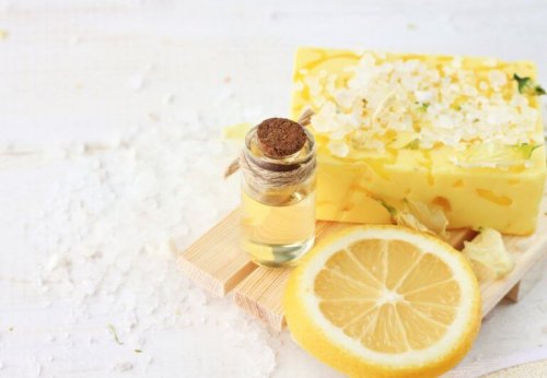 Esfoliante con limone e olio di cocco