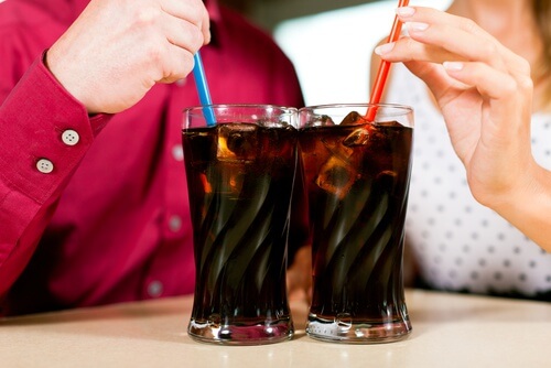 coca cola causa mal di stomaco