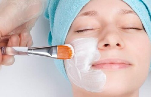 Trattamento con bicarbonato di sodio per combattere i brufoli