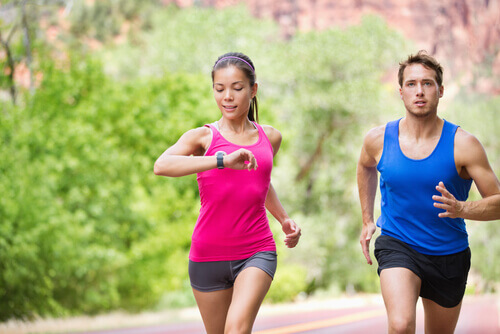 Coppia che fa running