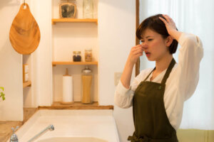Eliminare i cattivi odori dalla cucina: 10 trucchi