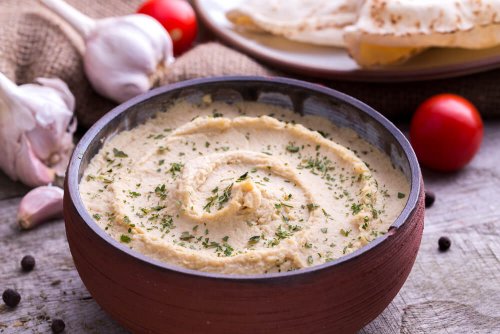 Insalata e hummus