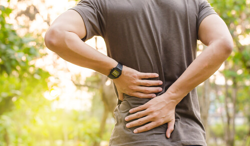 Tra le possibili cause del mal di schiena c'è una cattiva postura