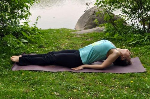 Posizione yoga del pesce