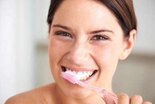 Spazzolare i denti