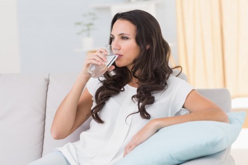 anche bere acqua contribuisce a ridurre lo stress