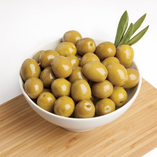 Olive verdi in una ciotola