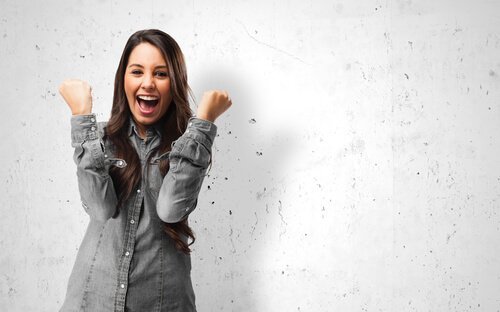 Ragazza soddisfatta e motivata