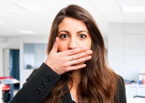 Alitosi e placche in gola