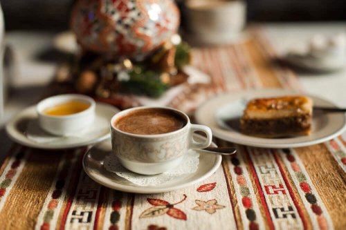 Caffè con olio di cocco cannella e miele
