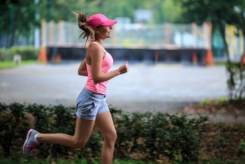 Donna che corre