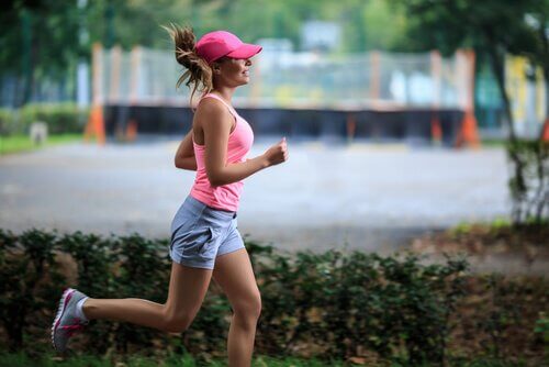 Donna che corre