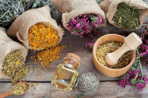 Erbe aromatiche e acido ialuronico