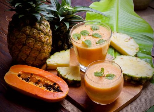 Frullato di ananas e papaya