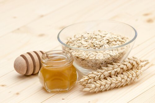 Maschera con avena e miele