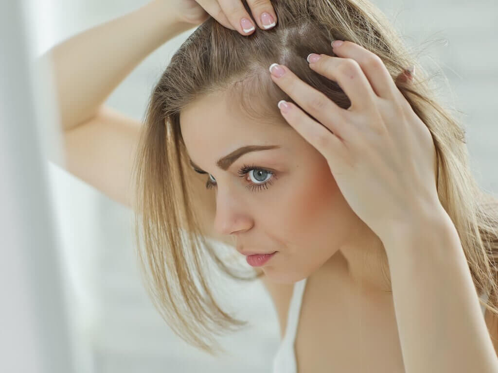 Caduta dei capelli: le 10 cause più comuni