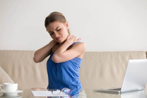 Ragazza sedentaria con dolore alla cervicale