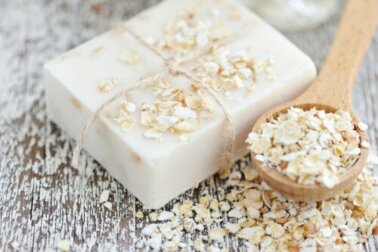 Sapone di avena e miele per idratare la pelle