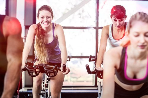 Ragazze fanno spinning