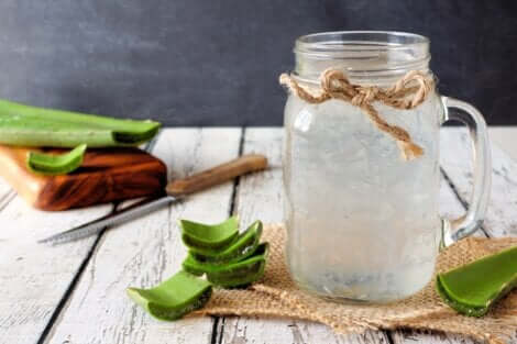 Succo di aloe vera per il prurito agli occhi.
