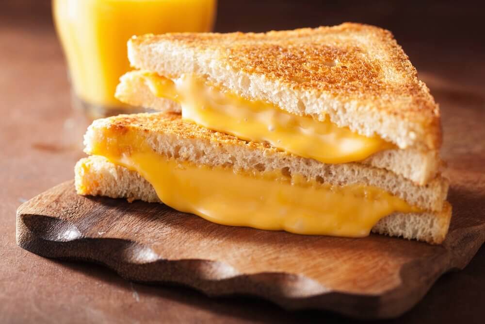 Toast con cheddar