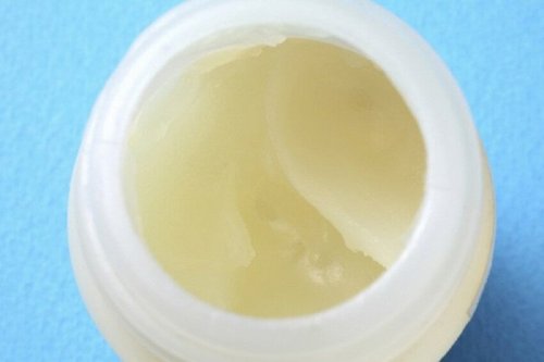 vasellina e zucchero per eliminare il trucco