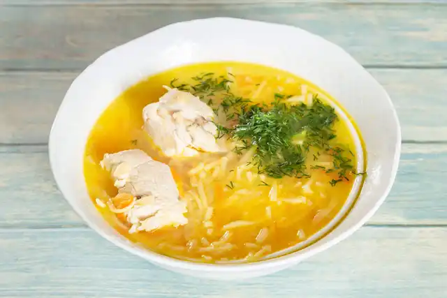 Zuppa con pollo.