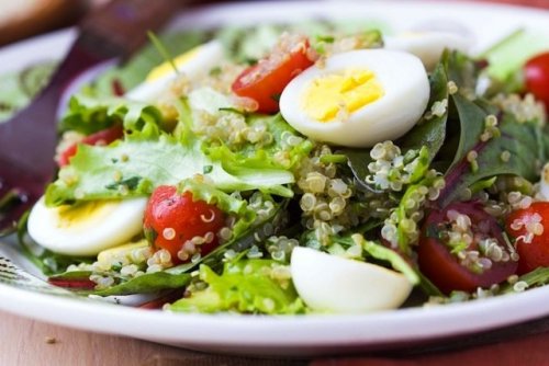 Insalata di uova e verdure