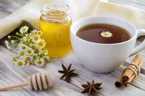 Infuso di camomilla per combattere l'insonnia.