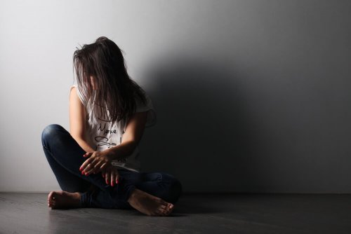 Ragazza in penombra
