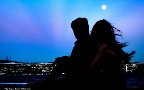 Coppia al chiaro di luna