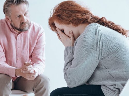 Donna che trova uno spazio per sé dallo psicologo