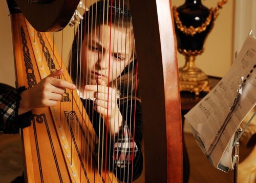 In che modo la musicoterapia può aiutarci a controllare l'ipertensione?