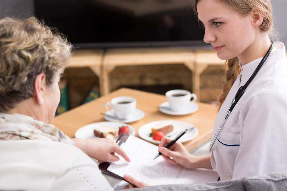 Medico prescrive farmaci antipertensivi