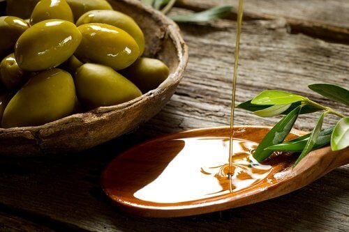 Olive e olio extravergine d'oliva