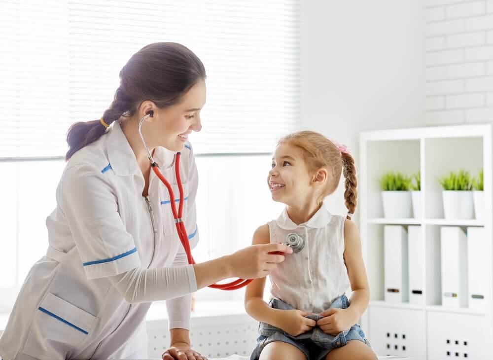Pediatra e bambina