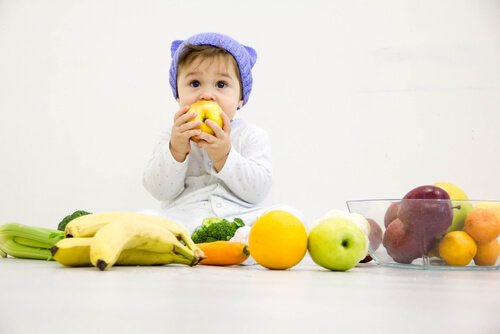 La migliore frutta per lo svezzamento dei bambini