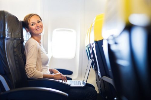ragazza sull'aereo