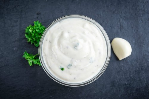 Salsa a base di aglio con besciamella