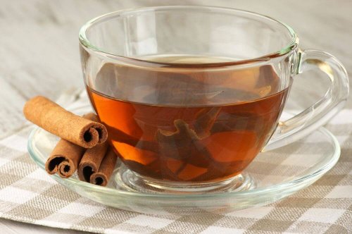 Infuso di cannella e alloro